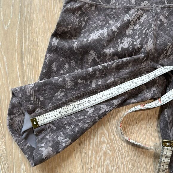 lululemon Wunder Train High-Rise Shorts 8" Lunar Rock Camo Sz2 - Picture 9 of 10